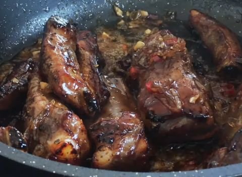 Combine Ribs and Sauce